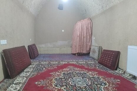 اتاق آرتمیس در اقامتگاه بومگردی همدان