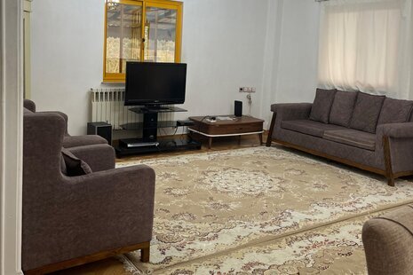 واحد مبله تکخواب در طبقه دوم ویلا  سرای پدری در شفت