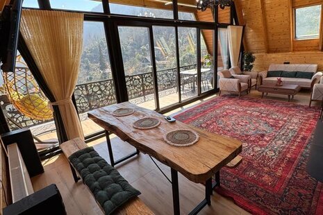 کلبه سوئیسی تریپلکس دوخواب استخردار جنگلی رزا در رامسر