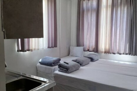 سوئیت 4 نفره هتلی شیک در مسافرخانه مشهد