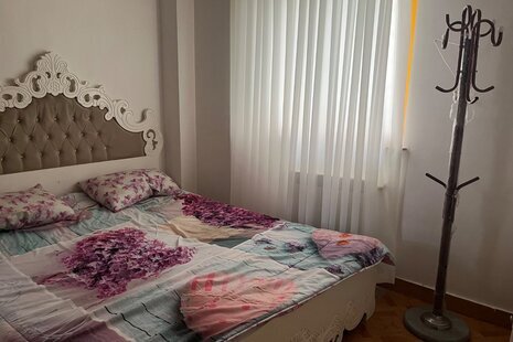 واحد مبله تکخواب در طبقه دوم ویلا  سرای پدری در شفت