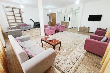 واحد تکخواب در طبقه اول باغ ویلا جنگلی بهشت در طرقبه