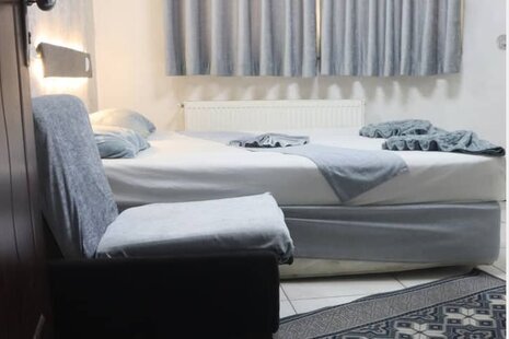 اتاق تخت دبل در هتل مشهد