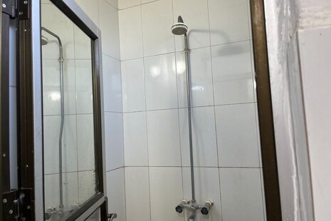 واحد درخشان در طبقه دوم در آستارا