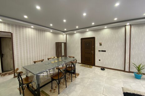 عمارت آرتین استخردار چهار فصل با فوتبال دستی در چهارباغ