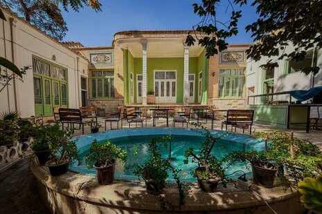 اتاق استاد گلشیری 8 تخت هاستلی ویژه بانوان در اقامتگاه بومگردی اصفهان