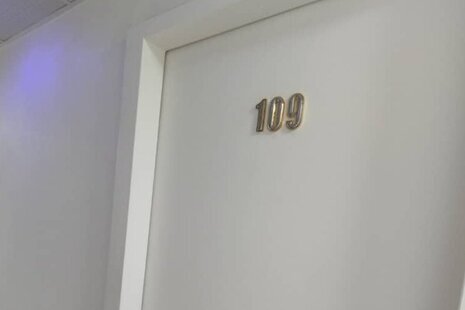 اتاق109 در مسافرخانه هلال احمر تهران