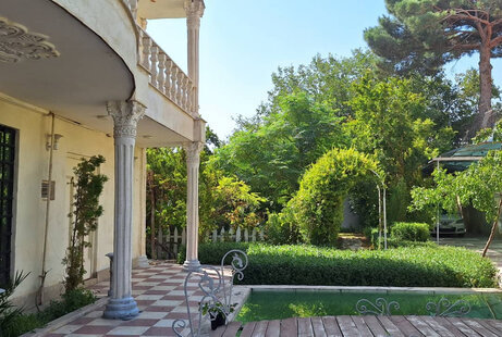 واحد مبله باغ عمارت نصف جهان طبقه همکف در اصفهان