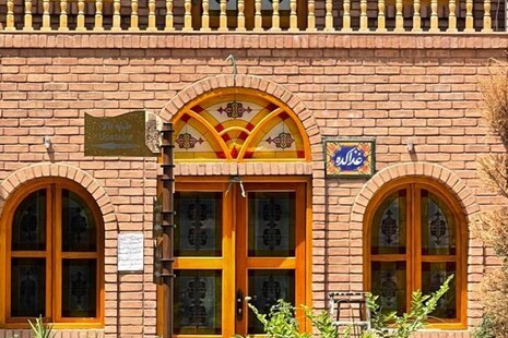 اتاق سه نفره با سرویس فرنگی در هتل تهران