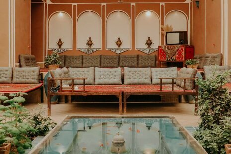 اتاق سه نفره در هتل سنتی یزد