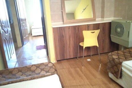 آپارتمان دو خواب هوشنگ ابتهاج در مشهد