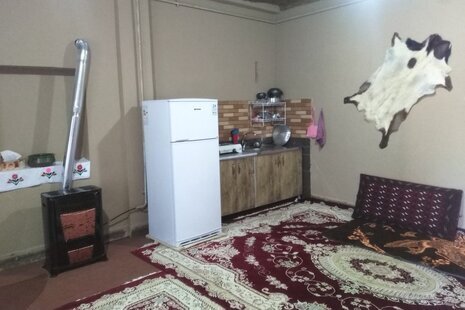 اتاق بنفشه در اقامتگاه بومگردی گالیکش