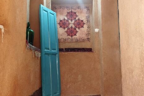 اتاق خانم دوستی بومگردی در شیراز