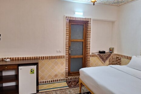 اتاق 5 در طبقه زیرهمکف اقامتگاه بومگردی نطنز