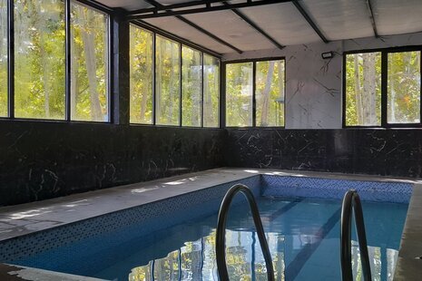 ویلا استخردار تکخواب در باغ بهادران