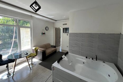 آپارتمان جکوزی دار مبله دوخواب در طرقبه و شاندیز