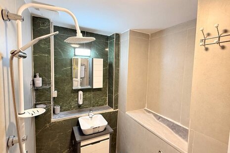 اتاق استاد گلشیری 8 تخت هاستلی ویژه بانوان در اقامتگاه بومگردی اصفهان