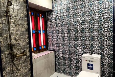 اتاق شاه نشین در عمارت بومگردی شیراز