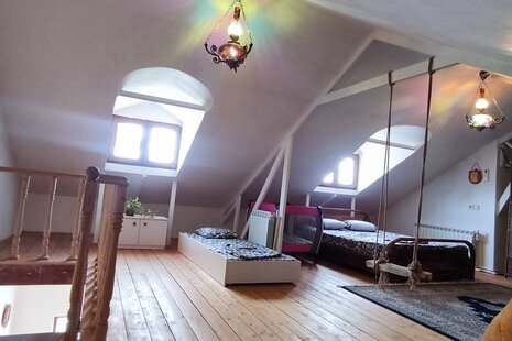 واحد دوبلکس در طبقه اول با حیاط اختصاصی در خمام