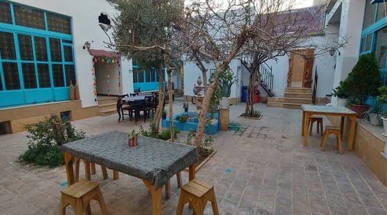 اتاق دوتخته آیینه بوم گردی در اصفهان