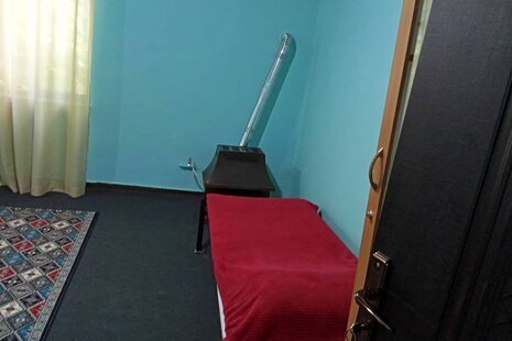 اتاق چهارنفره در اقامتگاه بومگردی رشت