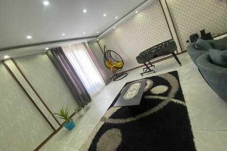 عمارت آرتین استخردار چهار فصل با فوتبال دستی در چهارباغ