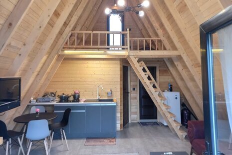 کلبه چوبی دوبلکس استخر آبگرم در لاهیجان