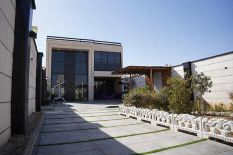 ویلا دوبلکس استخردار مبله سه خواب نارون در چهارباغ