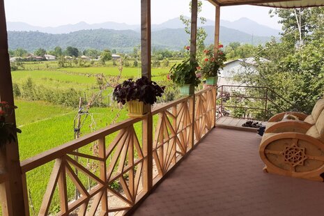 کلبه چوبی سبز صادق در ماسال