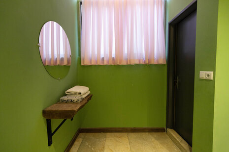 اتاق دونفره اقتصادی طبقه یک در هاستل اصفهان