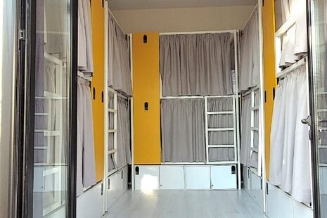 اتاق خوابگاهی 12 تخته بانوان در هاستل اصفهان