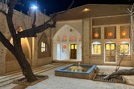 اتاق شبستان در اقامتگاه بومگردی میمه