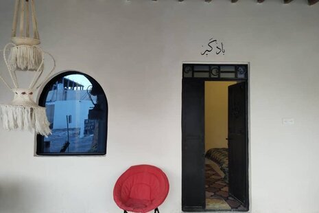 اتاق مبله بادگیر در اقامتگاه بومگردی قشم