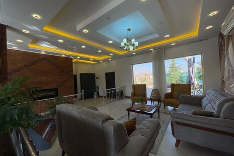 ویلا دوبلکس مبله دوخواب مریال در چهارباغ