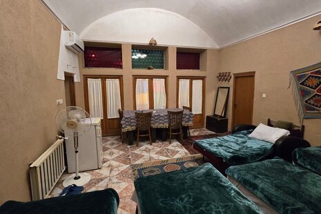 اتاق (5) در اقامتگاه بومگردی یزد