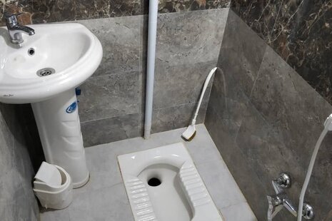 اتاق 101 چهار تخت در مسافرخانه قم