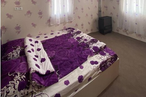 واحد تکخواب حکمت در طبقه اول ویلا روستای داخل پایین