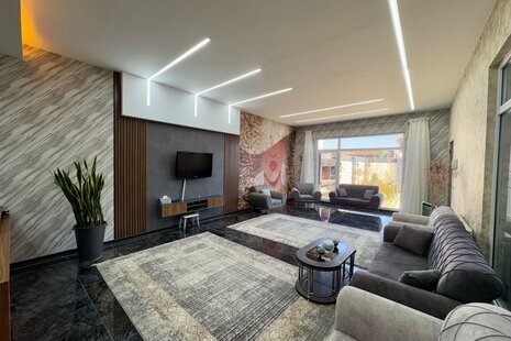 ویلا استخردار آبگرم سرپوشیده دوخواب لیلیوم در چهارباغ