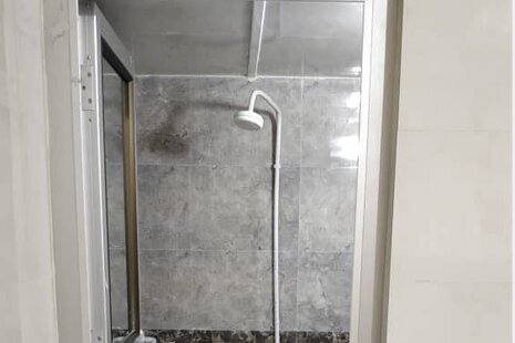 اتاق 102 چهار تخت در مسافرخانه قم