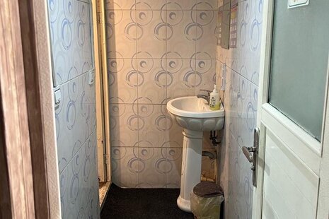 اتاق سه تخت در مهمانپذیر خیابان کارگر