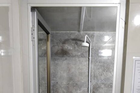 اتاق 101 چهار تخت در مسافرخانه قم