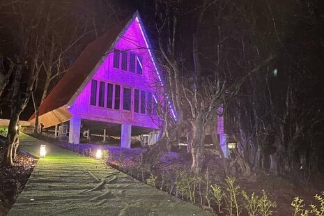 کلبه سوئیسی مبله دوخواب بنفش در پل سفید