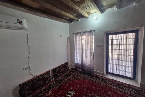 اتاق سنتی 16 متری تک درخت در بومگردی ساحلی هرمز