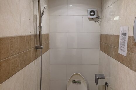 اتاق 4 تخته در اقامتگاه بومگردی شیراز