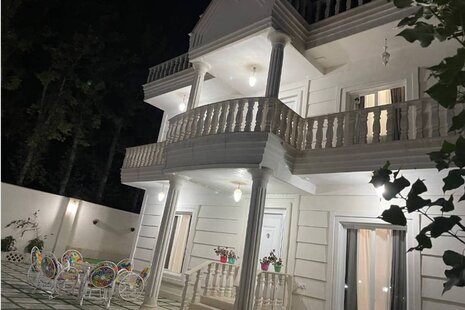 ویلا دوبلکس سه خواب استخردار رز سفید در چهارباغ