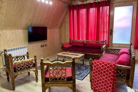 کلبه سوئیسی مبله دوخواب قرمز در پل سفید