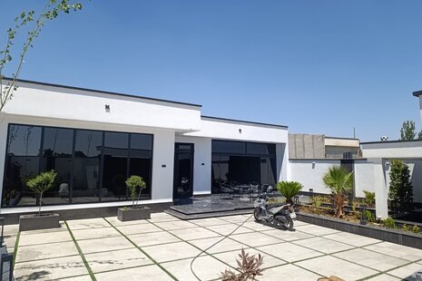 ویلا دوخواب استخردار مبله صدف در چهارباغ