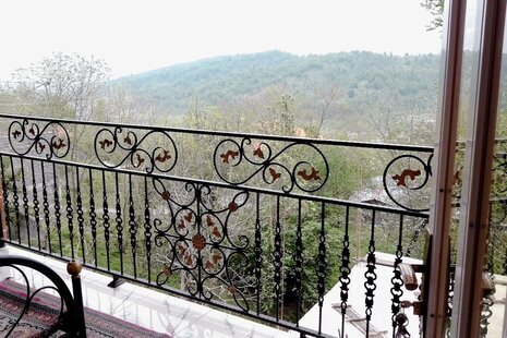 واحد مبله تکخواب در طبقه اول ویلا رادین در سوادکوه