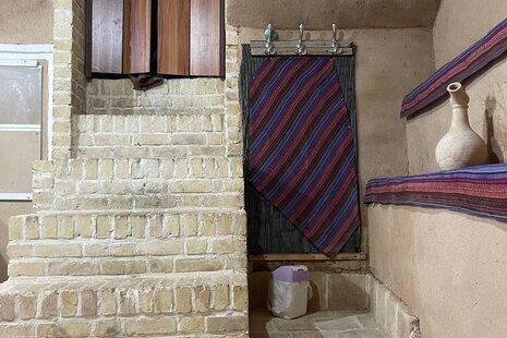 خوابگاه دخترانه 3 نفره قاجار در یزد