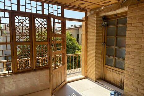 اتاق شماره 12 در اقامتگاه بومگردی شیراز